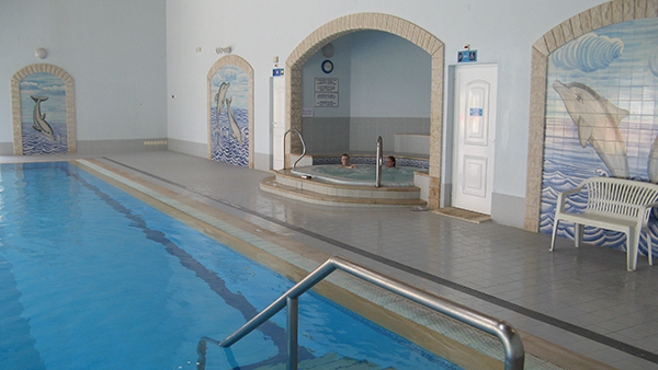 Outdoor pool looking towards the cafe and indoor pool