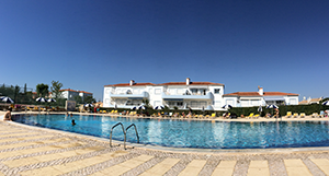 Large outdoor swimming pool at Oasis Parque Country Club