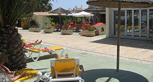 Jacuzzi hot tub indoors at Oasis Parque Country Club